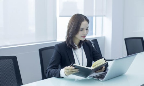 发烧能不能洗个头-发烧期间洗头发吗网 - 网站提供发烧期间洗头发吗会怎么样小常识、发烧期间洗头发吗有影响吗